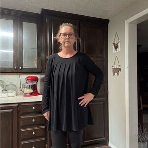 Zenana Outfitters Black Pleated Tunic